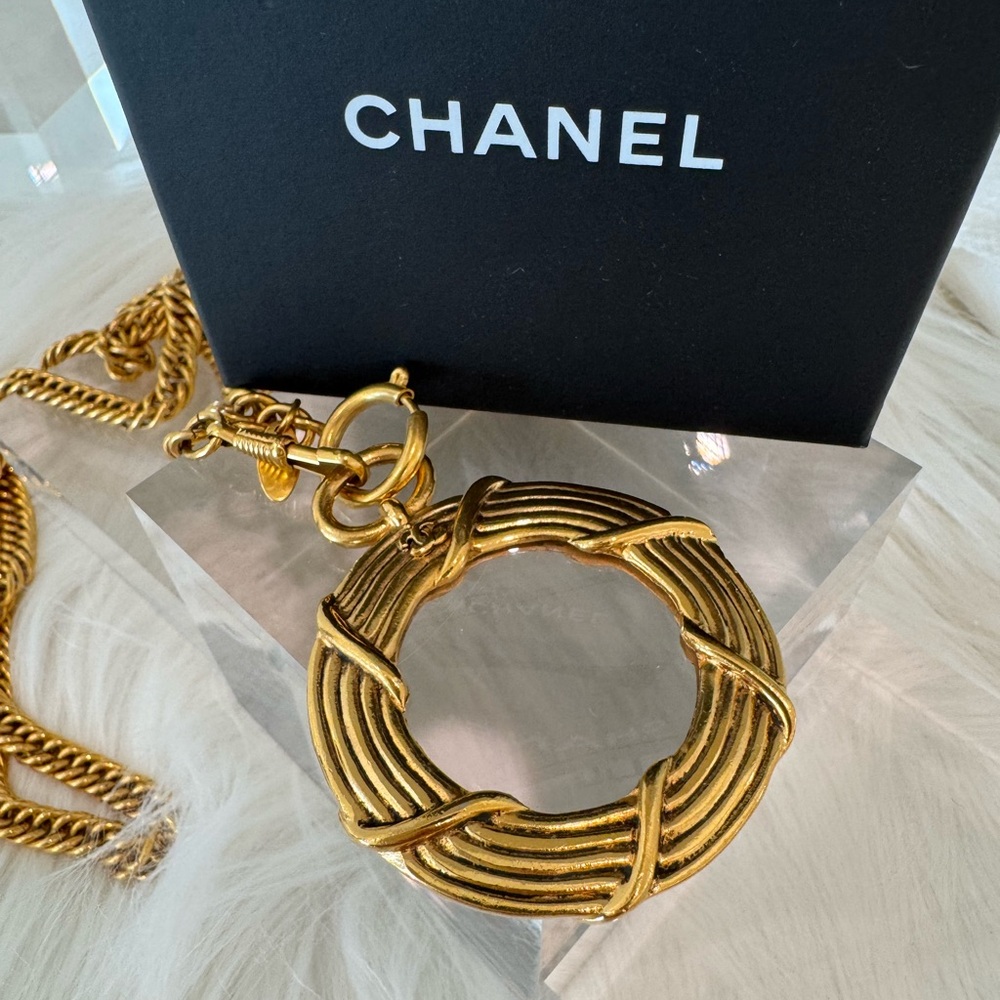 Chanel Vintage Magnifying Glass Necklace in Goldtone